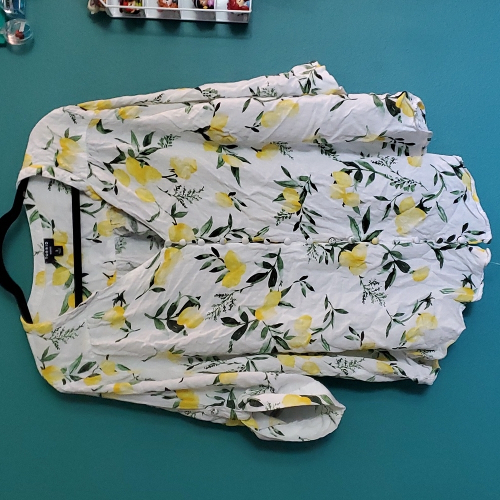 Lemon print torrid harper blouse